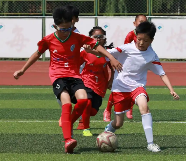 不晒升学率以体育牵引学生全面发展让孩子们脚下有力